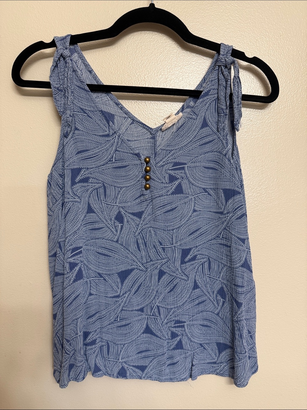 Leaf Pattern Tank